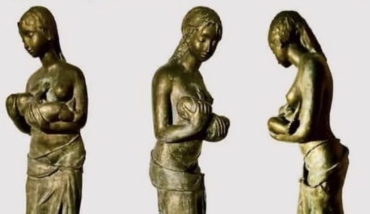 Polemica A Milano Per La Statua Della Donna Che Allatta La Commissione