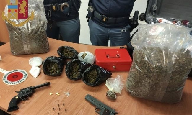 Droga nascosta e divisa in base agli “effetti” prodotti: arrestato pusher