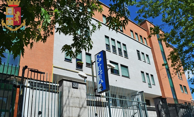 Hacker deviano i bonifici da aziende ai propri conti: beccati e denunciati