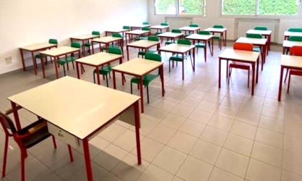 Lombardia in zona gialla, ma le lezioni in presenza restano al 50% (per ora)