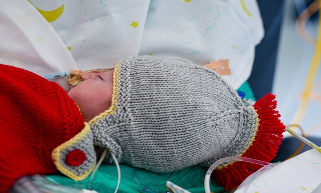 I piccoli guerrieri della terapia intensiva neonatale del Niguarda con i costumini di Carnevale