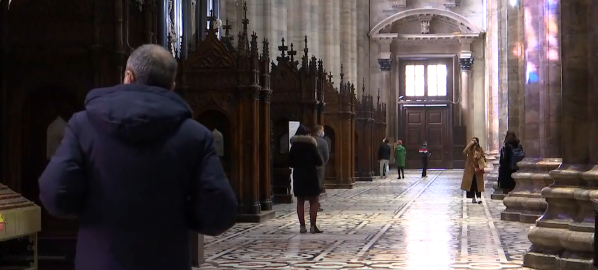 Il Duomo di Milano riapre dopo tre mesi: visitatori (e vip) già in fila