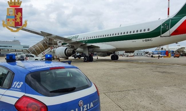 Tentano di partire per Londra da Milano con documenti falsi: arrestati