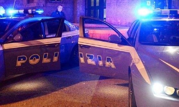 Rapina al negozio Yamamay, la commessa si oppone e viene accoltellata