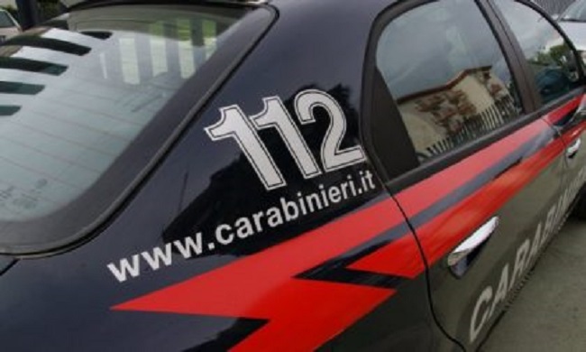 Si spoglia e si tocca davanti a una bambina di 4 anni: arrestato