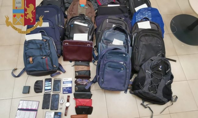 Impediva la chiusura delle portiere e rubava nelle auto: arrestato