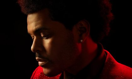 Chi è The Weeknd, il cantante da miliardi di ascolti che sarà in concerto a Milano