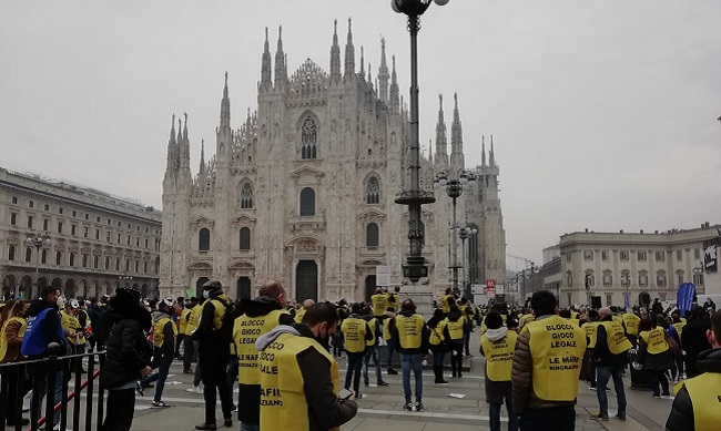 Protesta del settore gioco in piazza Duomo: “In zona gialla riaprire”