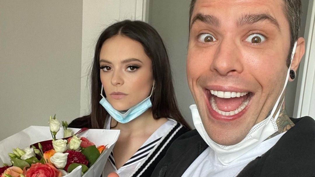 Fedez, la gaffe di Sanremo e i fiori del perdono alla Michielin (che non l’ha presa benissimo)