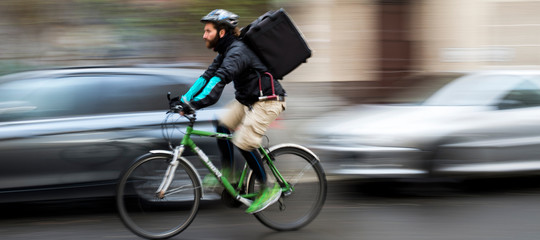 A Milano nasce la prima piattaforma di consegne online che tutela il lavoro dei rider