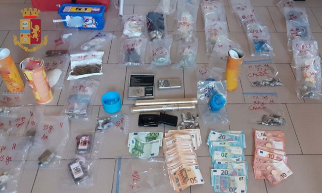 Panetti di droga con le immagini di Francesco Totti: arrestato spacciatore