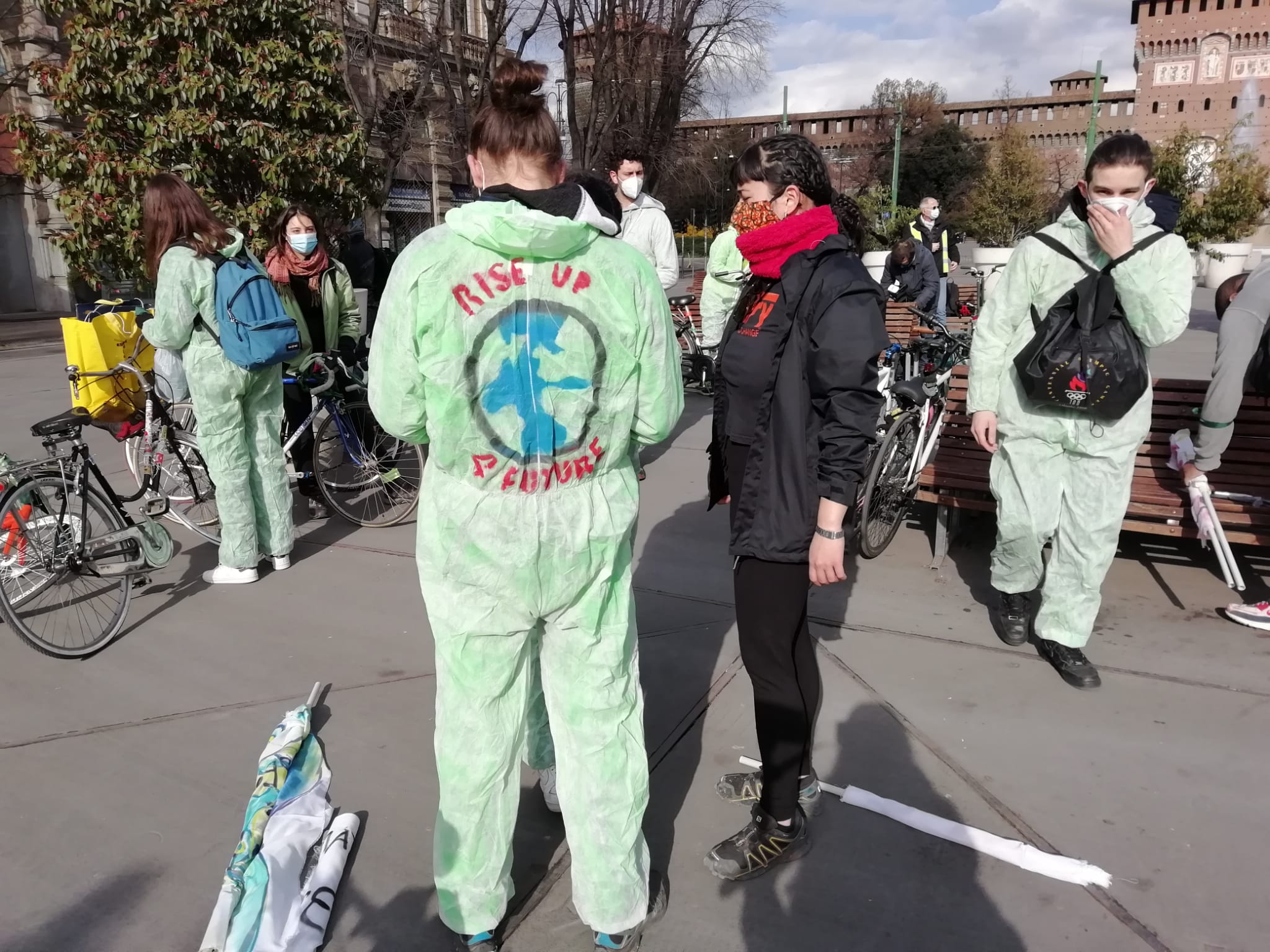 SCIOPERO PER IL CLIMA,  LA PROTESTA IN BICI DI FRIDAYS FOR FUTURE (FOTO 2)