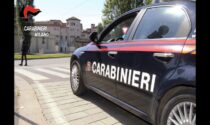 Rapina un'anziana in strada e la trascina a terra: arrestato