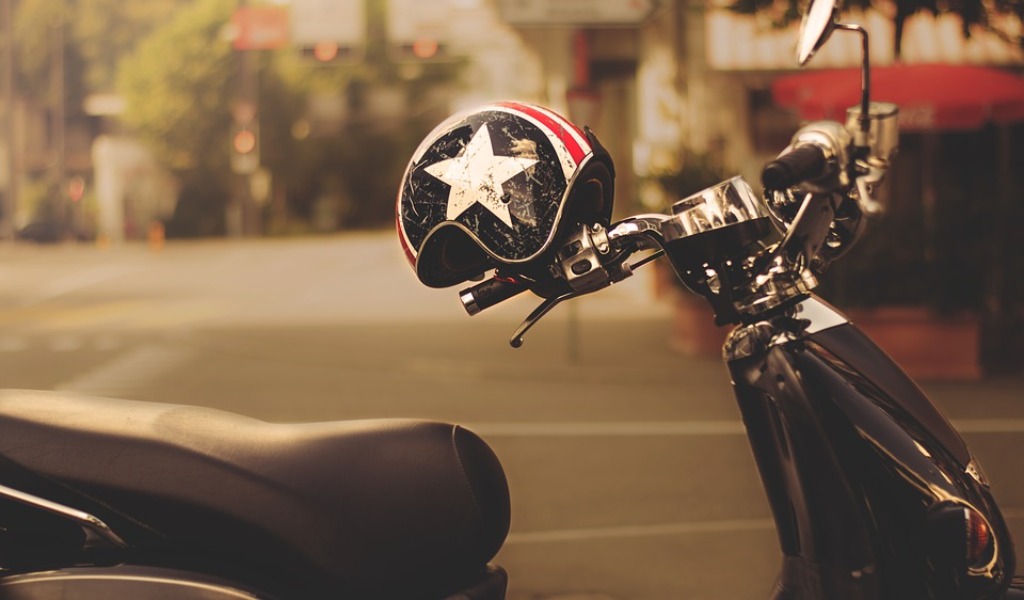Ricettavano moto e scooter per un traffico illecito da 100mila euro al mese, denunciati dai vicini
