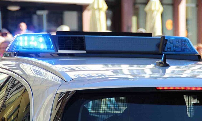 Usavano il bagno di un bar per confezionare dosi di cocaina: un arresto e due denunce