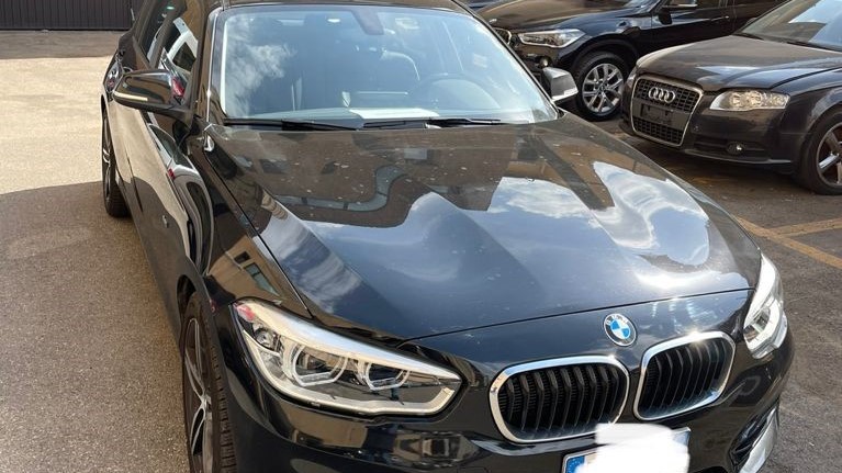 Il video delle auto di lusso sequestrate agli imprenditori cinesi truffaldini