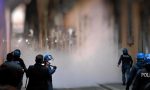 Bruciava in piazza mascherine e incitava a boicottare Sanremo: identificato dalla Digos
