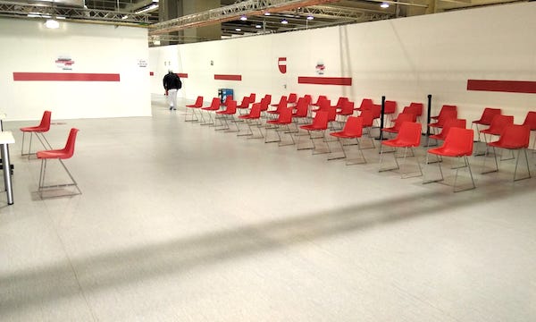 Ancora in tilt il sistema di Aria, la denuncia dei Sentinelli: “Centro vaccinale Scarampo deserto, adesso basta!”