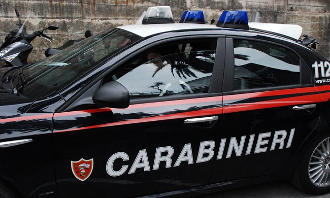 Litigano per l’eredità: lo zio accoltella i due nipoti
