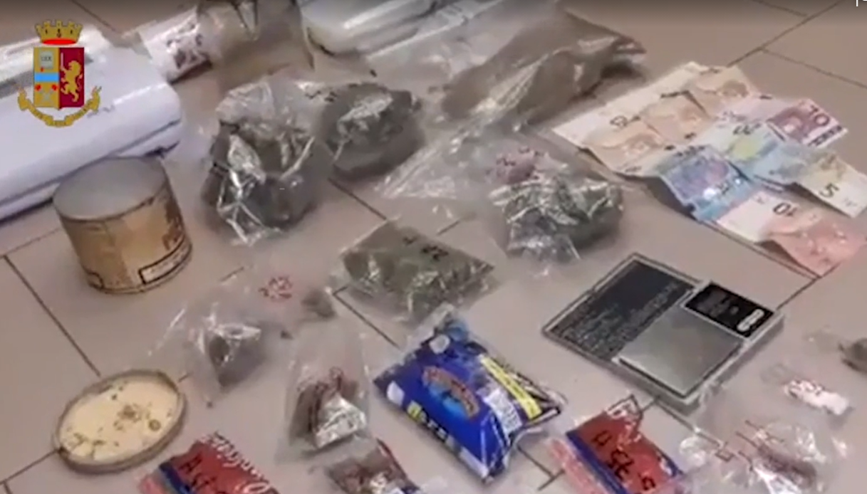 Arrestato in via Caldera spacciatore 40enne con in casa 450 grammi tra marijuana e hashish