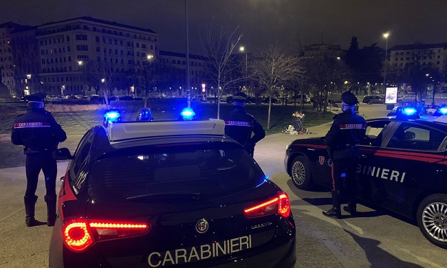 Festa (con rissa) davanti al Politecnico: identificati 17 universitari