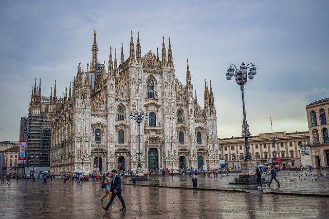 In Lombardia ben sei passaggi in zona rossa nel giro di soli dodici mesi