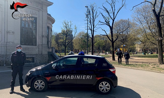 Rapine violente con calci e pugni alle vittime: arrestati due giovani di 17 e 18 anni