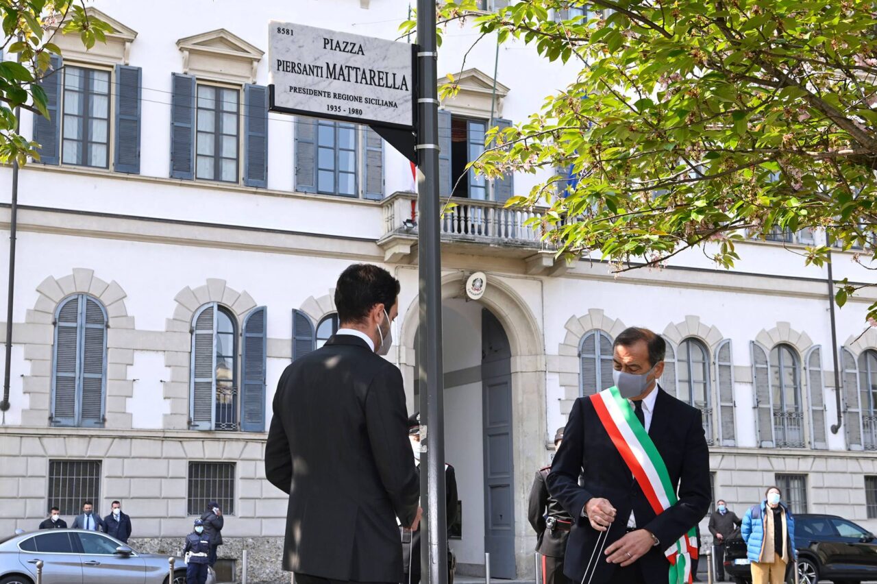 Inaugurata la piazza dedicata a Piersanti Mattarella, Sala: “Diffondere la legalità”