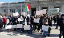 La protesta degli ambulanti congestiona il centro di Milano: "Siamo allo stremo"