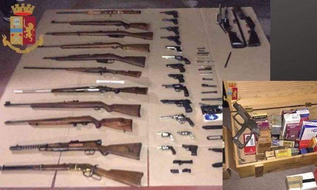 Un arsenale con più di 50 armi nascoste nel box: arrrestato