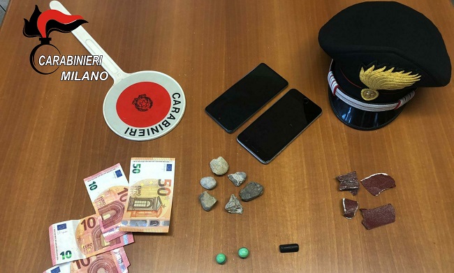 19enne tenta la truffa dello specchietto ma finisce in manette