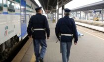 Spacciavano e insultavano i passeggeri in stazione: 16 fogli di via da Milano e da San Donato
