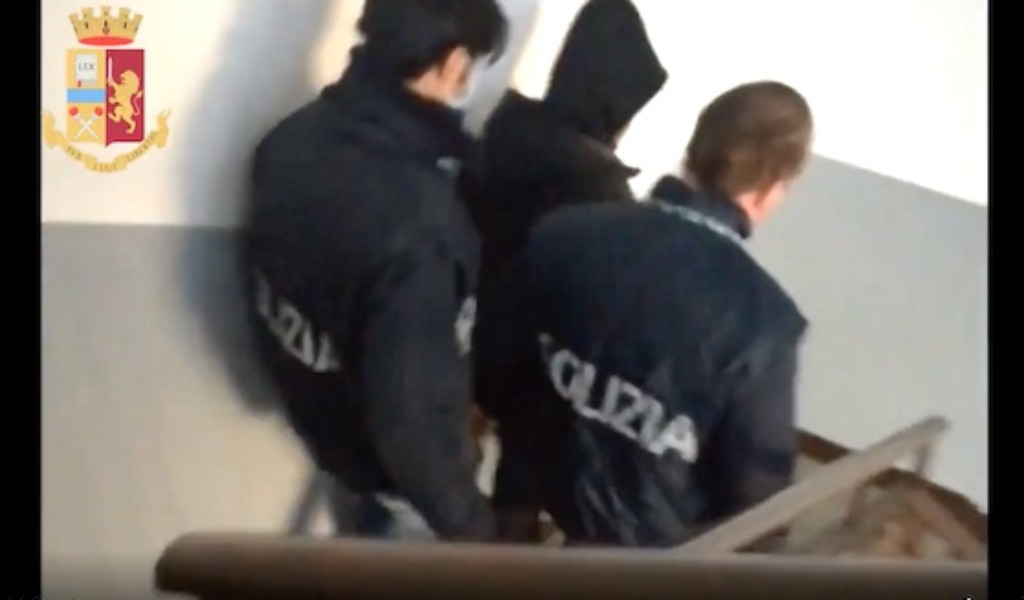 Sequestrato e obbligato a prostituirsi, a Milano finisce l’incubo di un 18enne