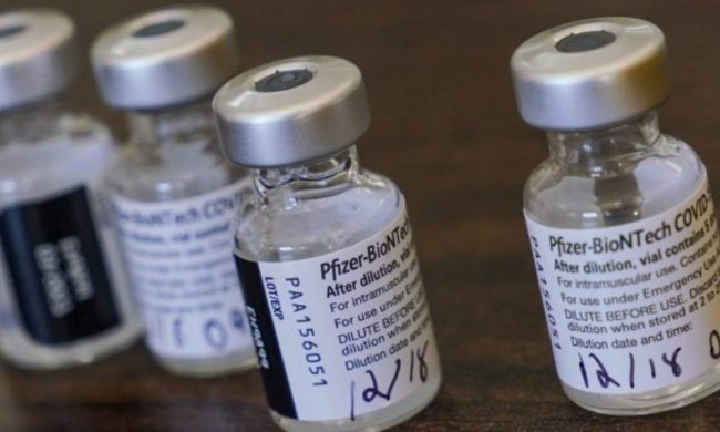 Pfizer e Moderna, seconda dose a 42 giorni: si attende l’ok dal Governo