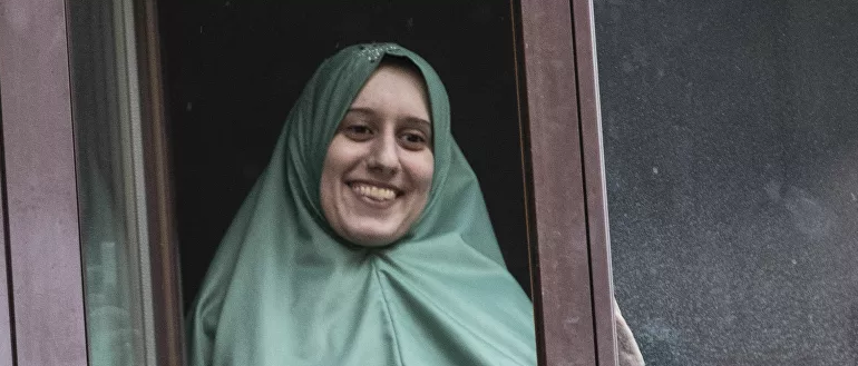 Silvia Romano si è sposata con un amico d’infanzia: rito islamico e massimo riserbo