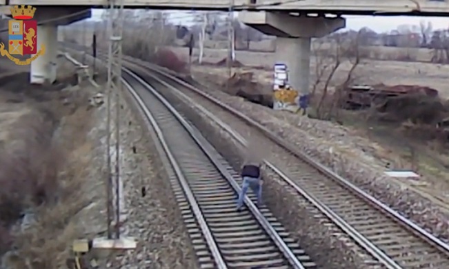 Gestivano lo spaccio nella stazione di Rogoredo: 12 arresti