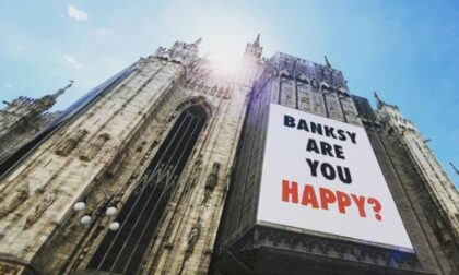 "Banksy are you happy?": il misterioso messaggio comparso sul Duomo