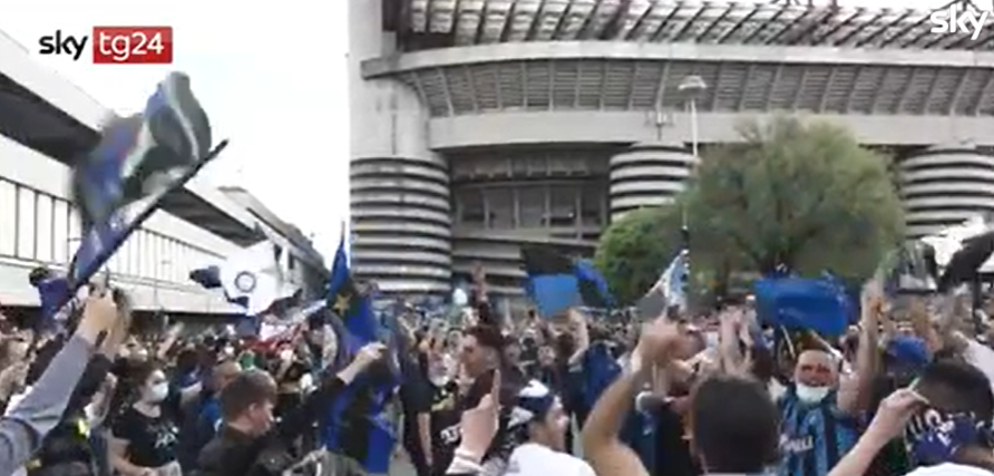 Oggi niente festa fuori da San Siro: massimo 3mila tifosi ad accogliere il pullman dell’Inter e controlli in centro