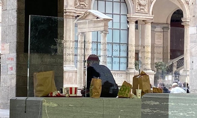 Loggia dei mercanti: restyling completato, ma è polemica sul degrado