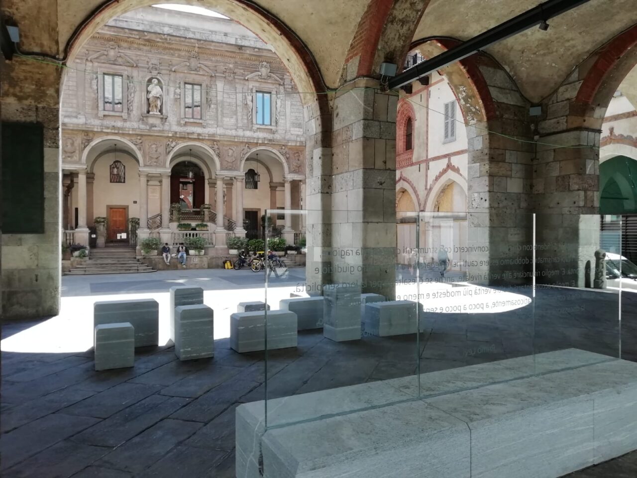 Loggia dei mercanti degrado