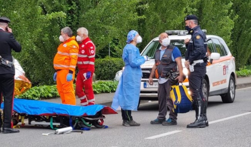Investe una famiglia poi si finge testimone e racconta di aver visto il pirata della strada