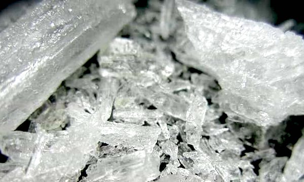 Centrale di rifornimento di shaboo in una sartoria: 3 arrestati