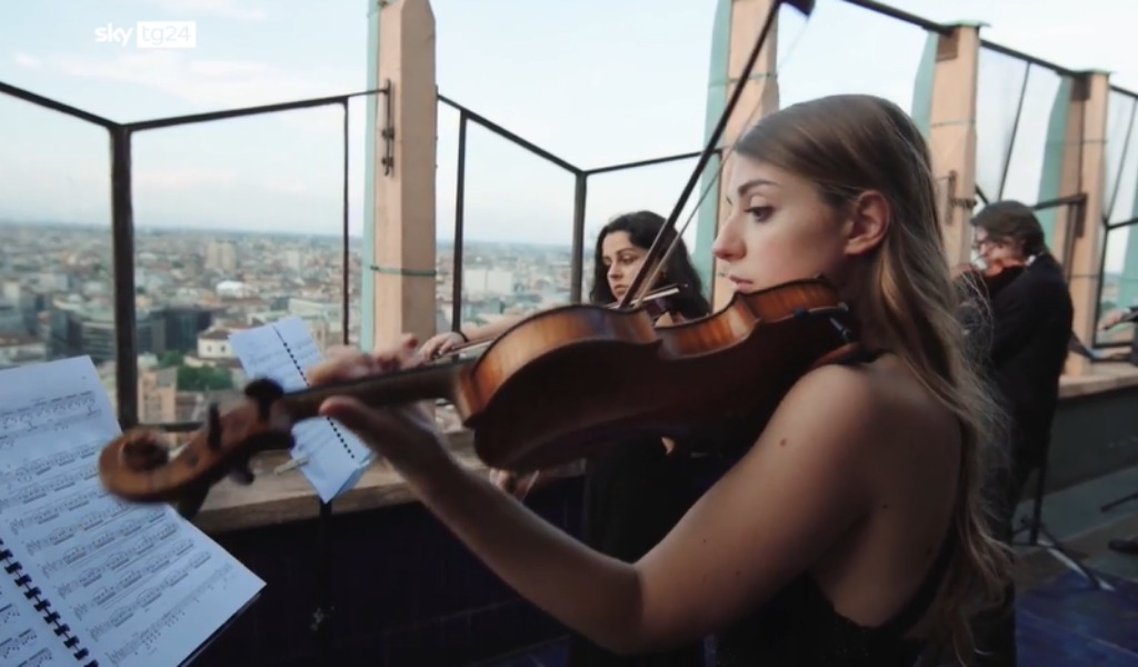 Un concerto all’ultimo piano di Torre Velasca: Milano la saluta così prima dell’inizio dei lavori