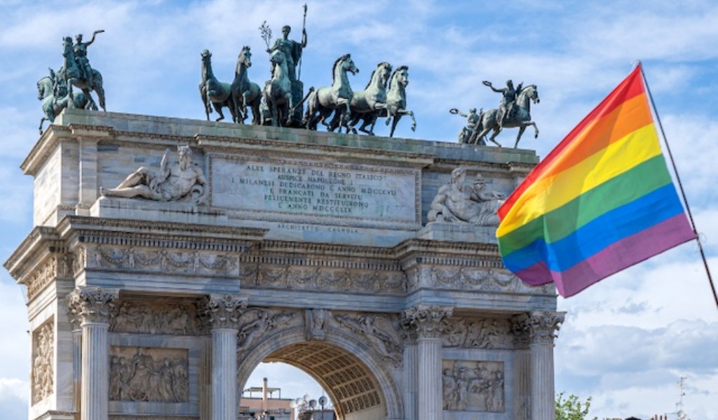 Milano Pride 2021, Palazzo Marino si dipinge coi colori dell’arcobaleno