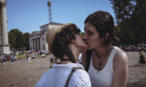 Foto racconto del Milano Pride 2021: la marea arcobaleno travolge la città