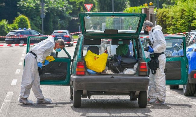 55enne accoltellato all’interno dell’auto: fermata la moglie