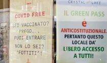Ristoranti pro vax e altri no vax: i cartelli che hanno scatenato polemiche