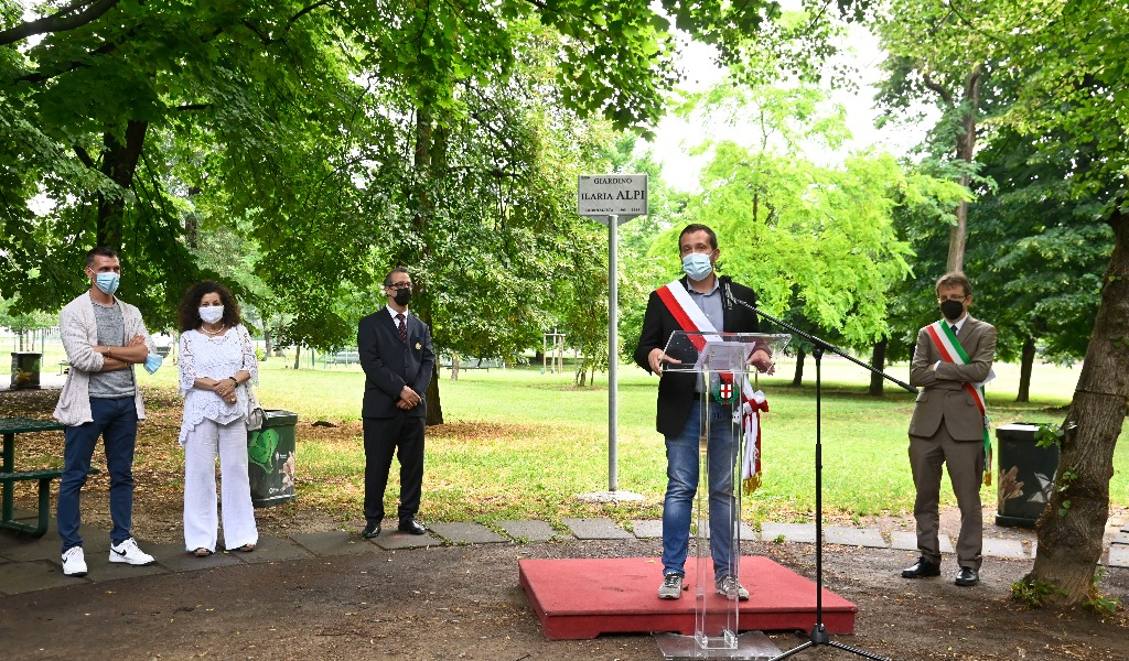 Milano intitola alla giornalista Ilaria Alpi un giardino, le foto dell’inaugurazione