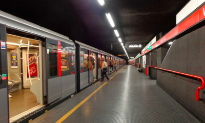 Linea rossa sospesa per un malore: caos nelle stazioni della metro milanese