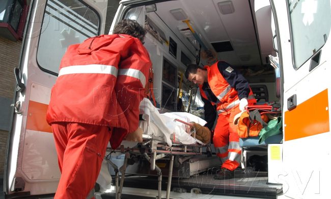 Auto contro moto, centauro 31enne in gravissime condizioni
